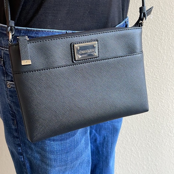 Calvin Klein - Picture 3 of 8